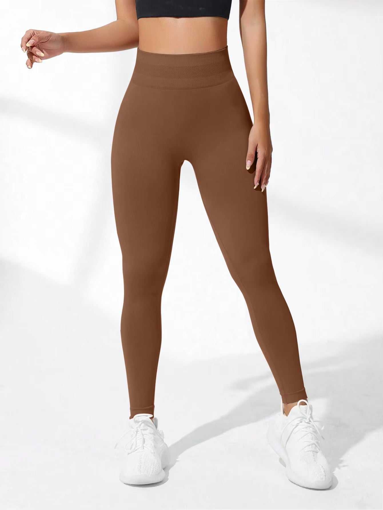 • High Waist Design :The high waist design of these yoga pants provides extra support and coverage during your workout.


• Seamless Construction :The seamless const