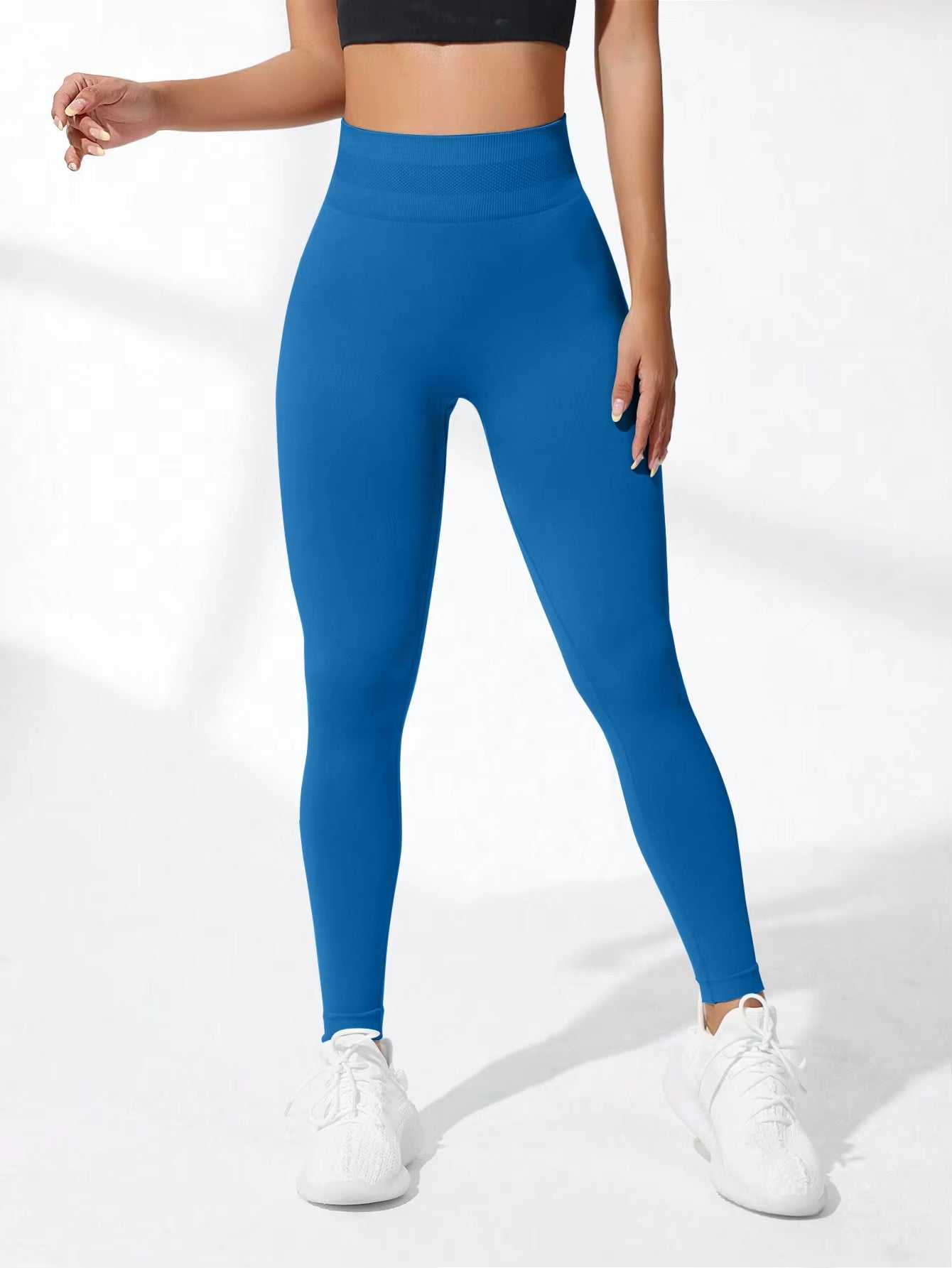 • High Waist Design :The high waist design of these yoga pants provides extra support and coverage during your workout.


• Seamless Construction :The seamless const